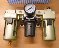 Regulátor tlaku vzduchu 1/2 "G s odkaľovačom - odlučovačom a primazávačom ZC4000-04
