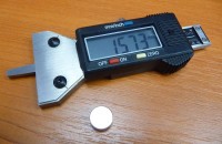 Digitálne meradlo hĺbky dezénu 0 - 25 mm s kovovým dotykom a dorazom
