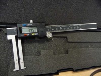 Digitálne posuvné meradlo na vnútornej zápichy 20-170mm, zápich 2,5mm, čeľuste 60mm
